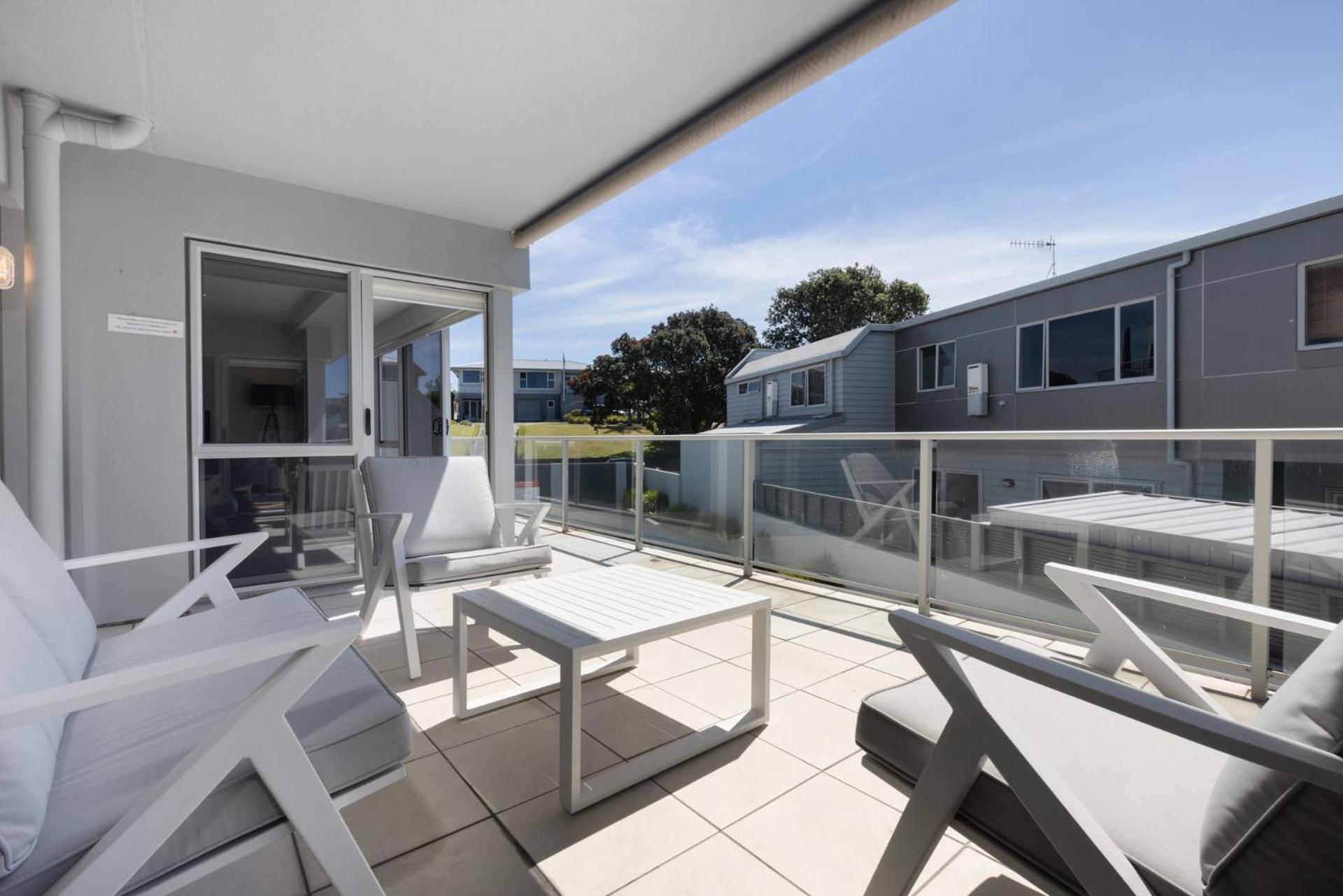 Sunny And Spacious - Moments From The Beach And Downtown Mount Maunganui Bagian luar foto