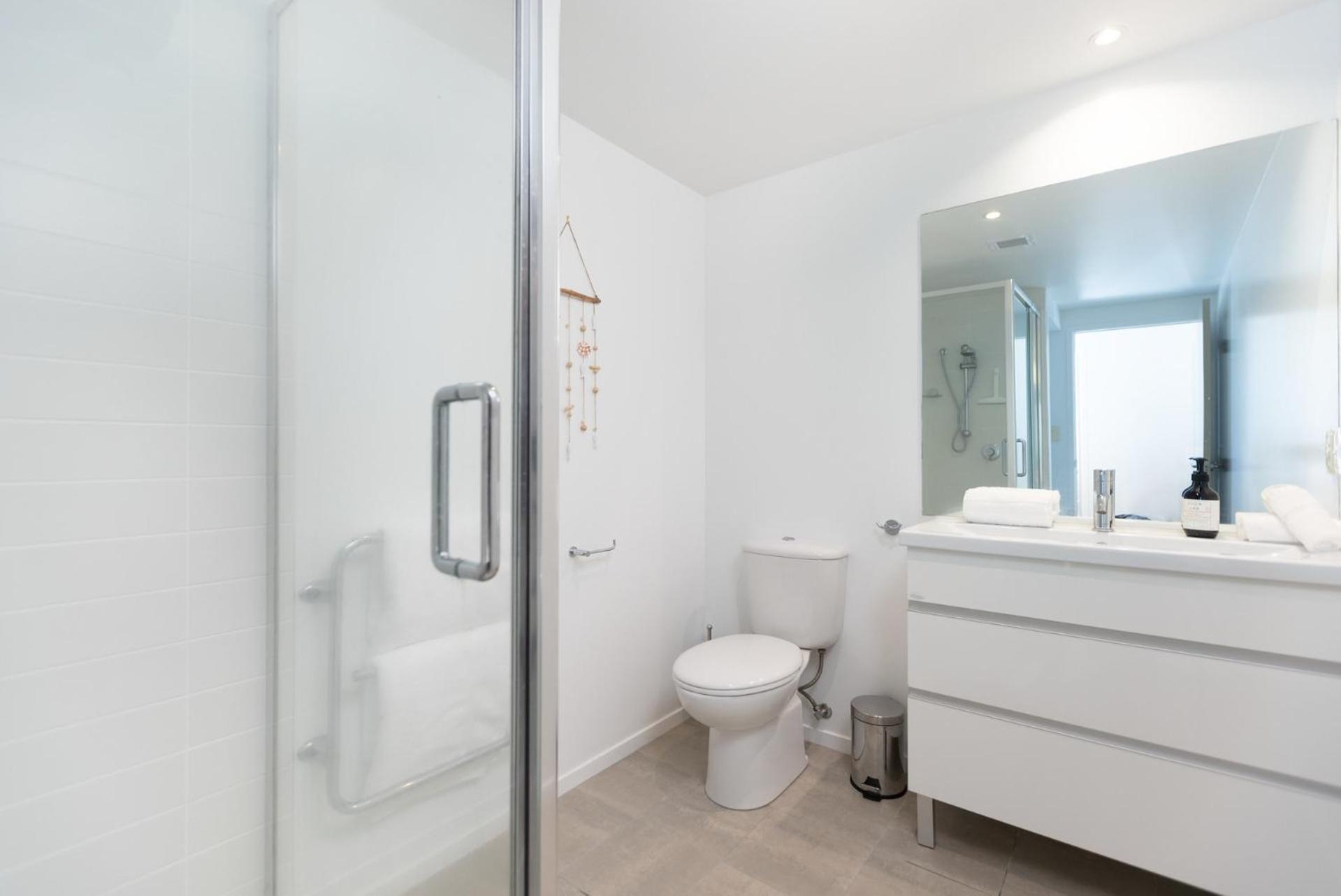 Sunny And Spacious - Moments From The Beach And Downtown Mount Maunganui Bagian luar foto